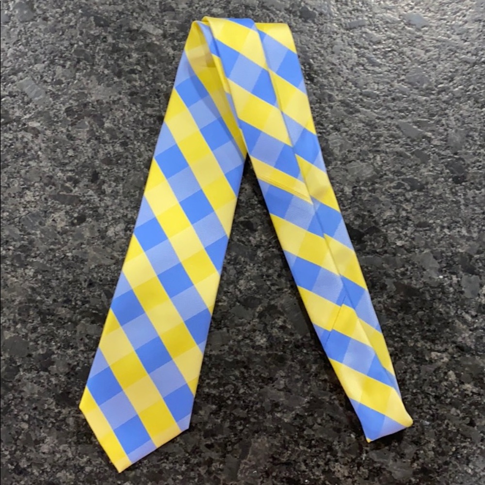 Men’s Yellow and Blue Nautica Tie!